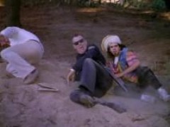 Кадр з фільму Марсіани, забирайтеся додому