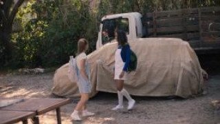 Кадр з фільму Не зазирай глибше