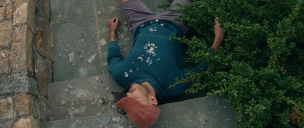 Кадр з фільму Низько