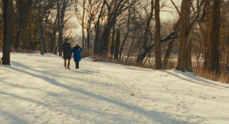 Кадр з фільму Кохатися втрьох