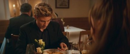 Кадр з фільму Так близько до горизонту