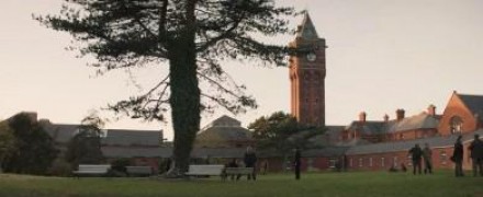 Кадр з фільму Геній і безумець