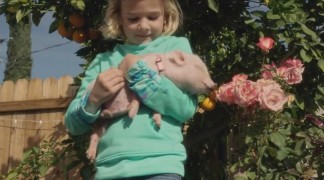 Кадр з фільму Арло: Балакуче порося