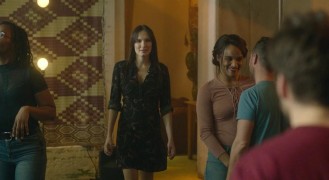 Кадр з фільму Він і вона