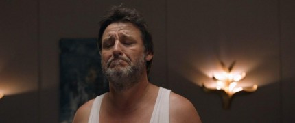 Кадр з фільму Від сім'ї не втечеш