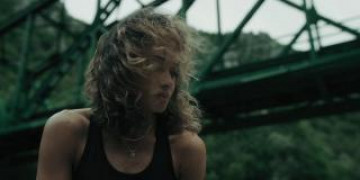 Кадр з фільму Дика річка