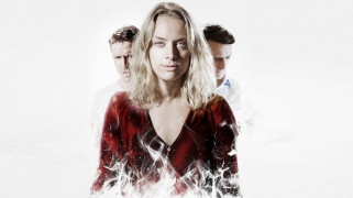 Кадр з фільму Червона сукня