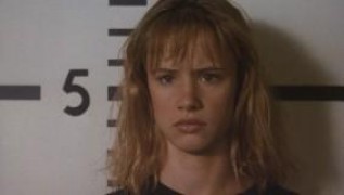 Кадр з фільму Надто молода, щоб померти