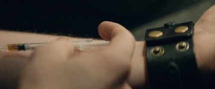 Кадр з фільму Грошова голка (Торговці тілами)