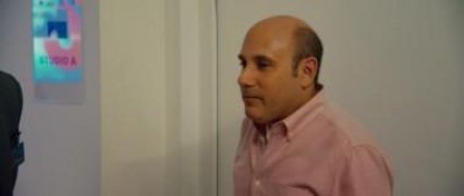 Кадр з фільму Білявка в ефірі