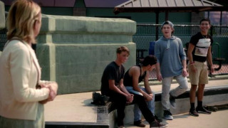 Кадр з фільму Закляття. Здається кімната