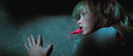 Кадр з фільму Будинок біля цвинтаря