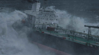 Кадр з фільму Палаюче море