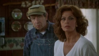 Кадр з фільму Старі та сварливі розбешкетувалися