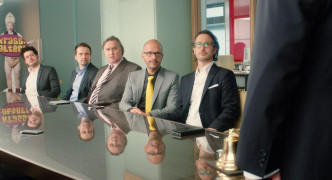 Кадр з фільму Він знову тут