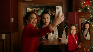 Кадр з фільму Різдво в Шале