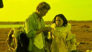 Кадр з фільму Той, що йде у снігах