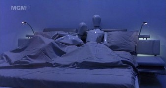 Кадр з фільму Комфорт подорожніх