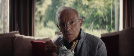 Кадр з фільму Офіційний конкурс