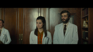 Кадр з фільму Криві лінії Бога