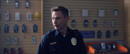 Кадр з фільму Постріл наосліп