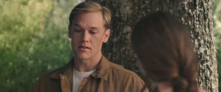 Кадр з фільму Там, де співають раки