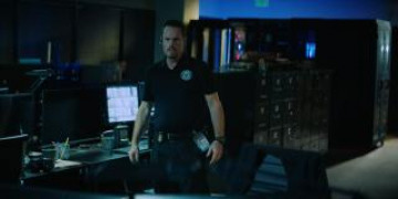 Кадр з фільму Під спостереженням