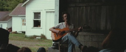 Кадр з фільму Марта Мерсі Мей Марлен