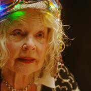 Кадр з фільму Полуничний маєток