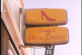 Кадр з фільму Щоденник дівчини у червоних черевичках