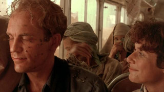 Кадр з фільму Розколоте небо