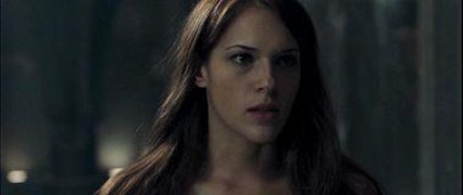 Кадр з фільму Привид будинку на пагорбі. Повернення