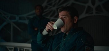 Кадр з фільму Опівнічне небо