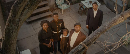 Кадр з фільму Паркани