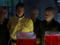 Кадр з фільму Нація прибульців: Внутрішній ворог