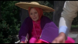 Кадр з фільму Чарлі Чан і прокляття королеви драконів