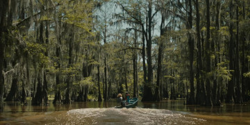 Кадр з фільму Озеро Каддо