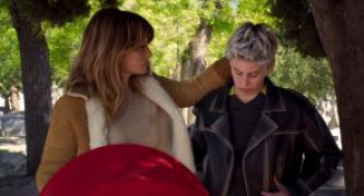 Кадр з фільму Паралельні матері