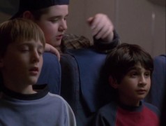 Кадр з фільму Молодший пілот