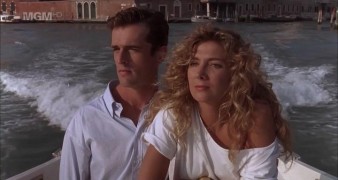 Кадр з фільму Комфорт подорожніх