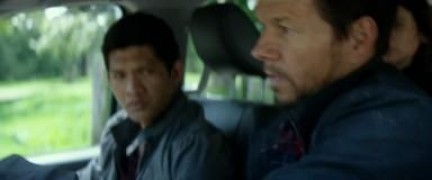 Кадр з фільму 22 милі