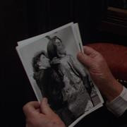 Кадр з фільму Забагато сонця