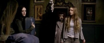 Кадр з фільму Земля привидів