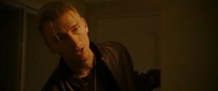 Кадр з фільму Північ на злаковому полі