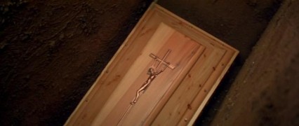 Кадр з фільму Місце на цвинтарі