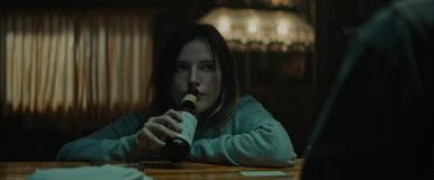 Кадр з фільму Дівчина