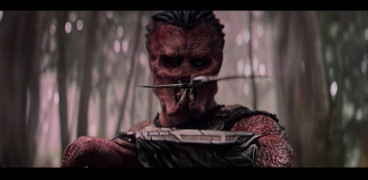 Кадр з фільму Хижак: Дикі землі