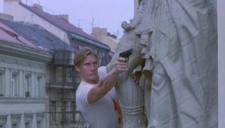 Кадр з фільму Стрілець