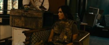 Кадр з фільму Хижачка