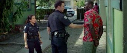 Кадр з фільму Шалена місія в Маямі